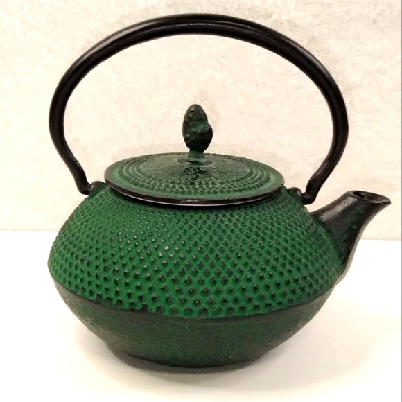 Japanese Tetsubin Cast Iron Tea Pot with Strainer Green Hobnail Pattern 1.5 Cups